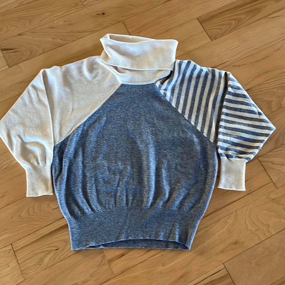 Super cute Aquascutum of London. 100% wool.